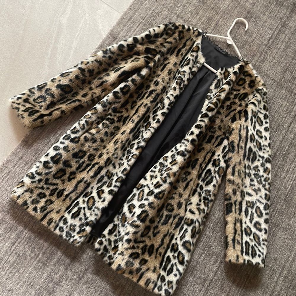 T Tahari leopard print coat